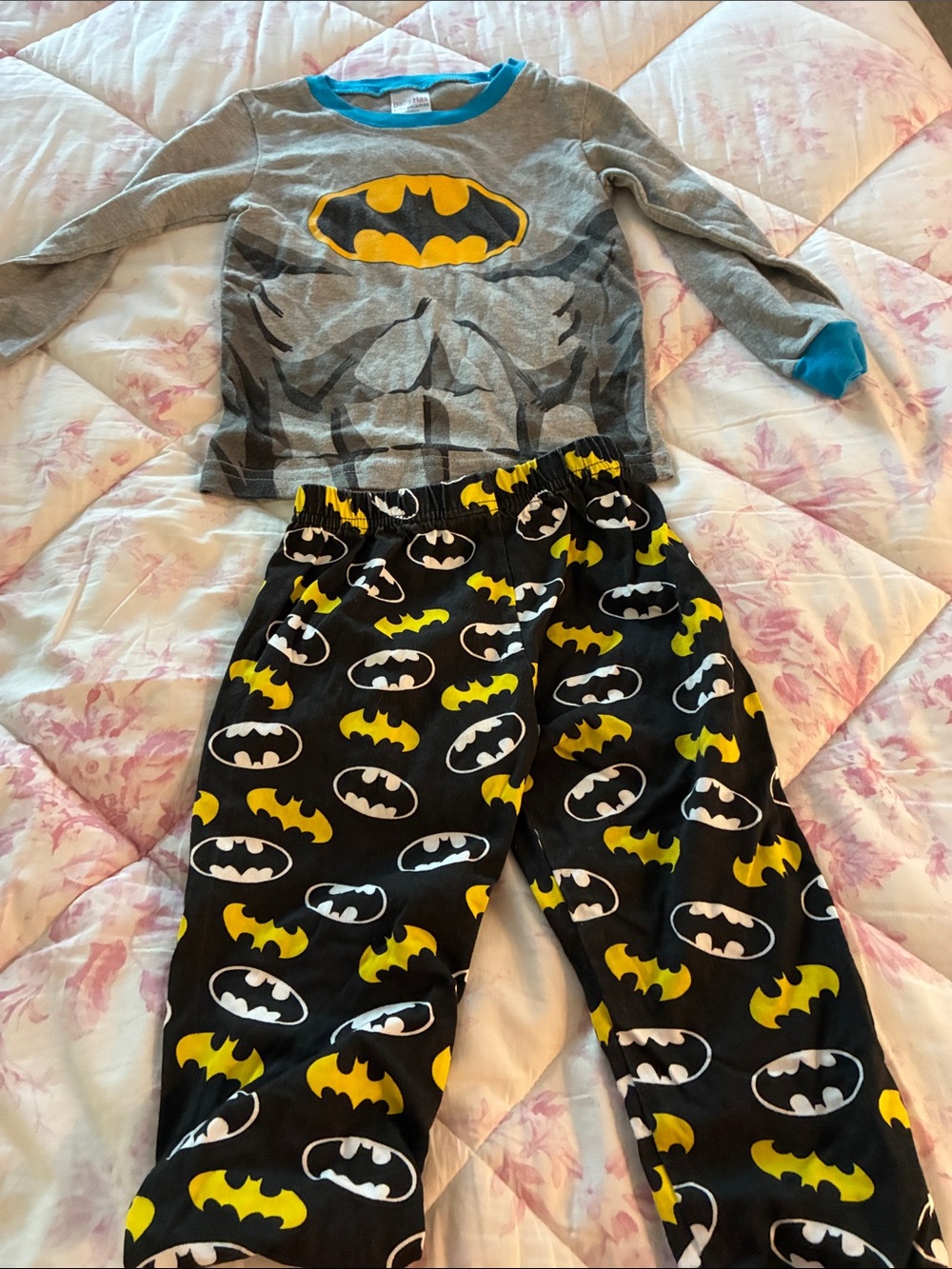 Kids Batman Graphic Pajama Set in Gray, Black & Yellow
